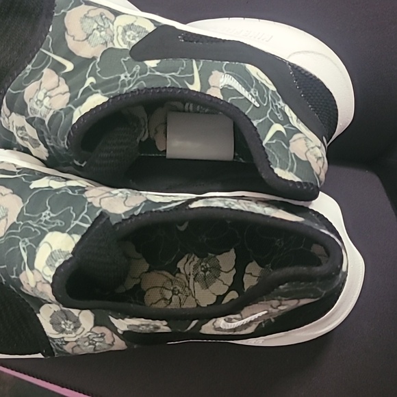 Nike Womens Free RN Flyknit 3.0 'Black Floral' Slip-On Running Sneakers Size 8 - Picture 7 of 8